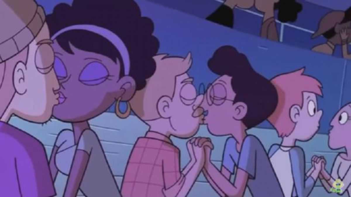 altText(Disney muestra por primera vez un beso entre personas del mismo sexo)}