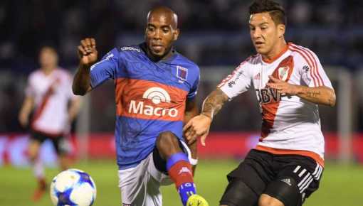 Con una valiosa victoria, River aprovechó el traspié de Boca y se acercó a la punta