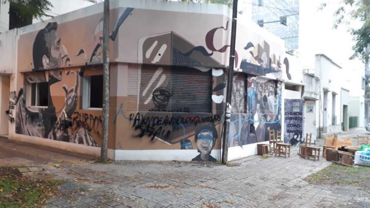 altText(Atentado en La Plata: intentaron incendiar un centro cultural y le pintaron “viva Videla