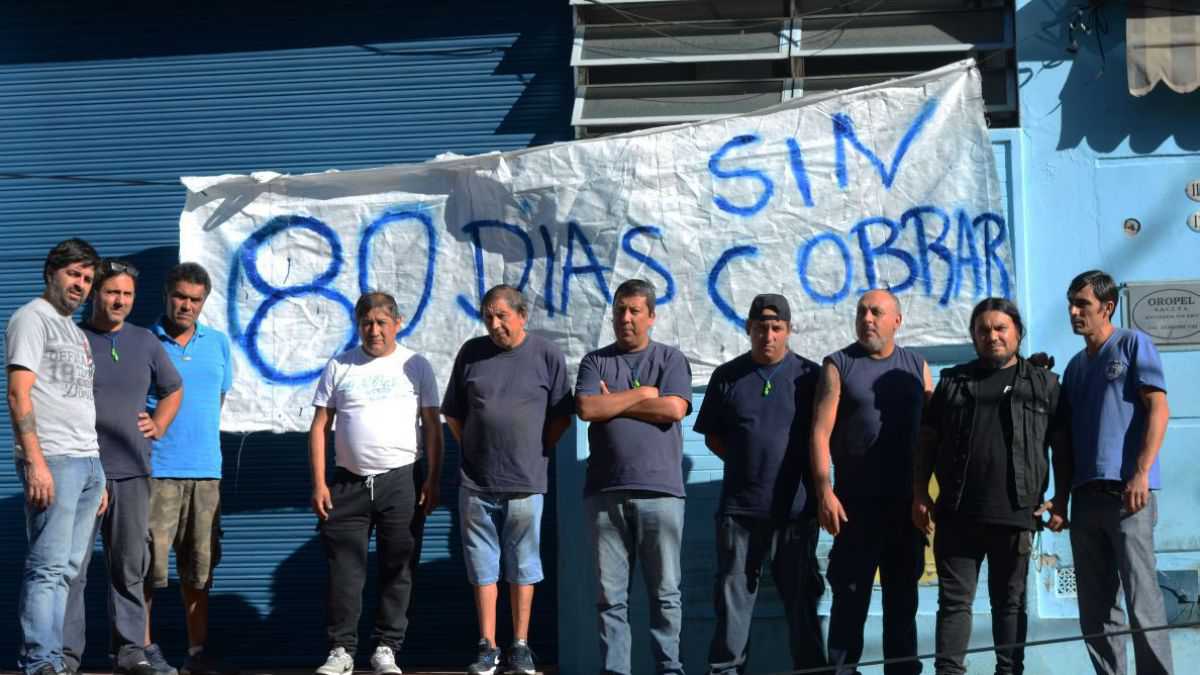 altText(Trabajadores de la fábrica Oropel de La Boca realizan un festival contra el vaciamiento)}
