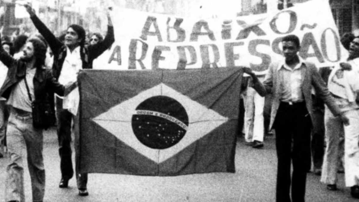 altText(Ahora es oficial: el gobierno brasileño asesinó ciudadanos durante la dictadura militar)}
