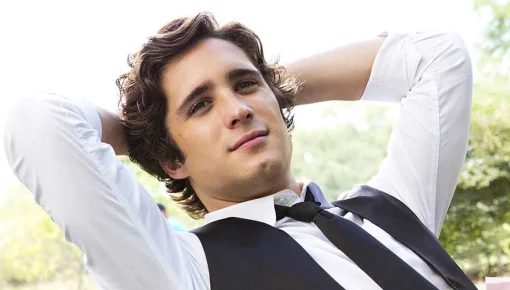 El actor de la serie de Luis Miguel se une a una estrella de Hollywood