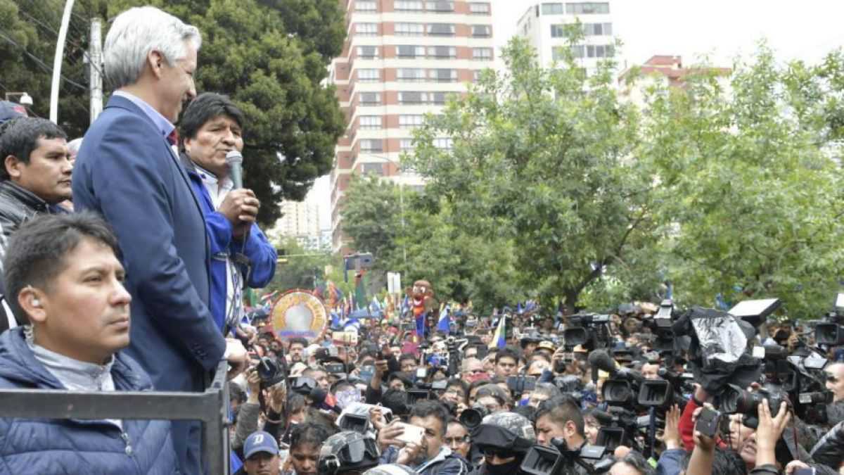 altText(Una multitud marchó junto a Evo Morales, quien busca la reelección en 2019)}