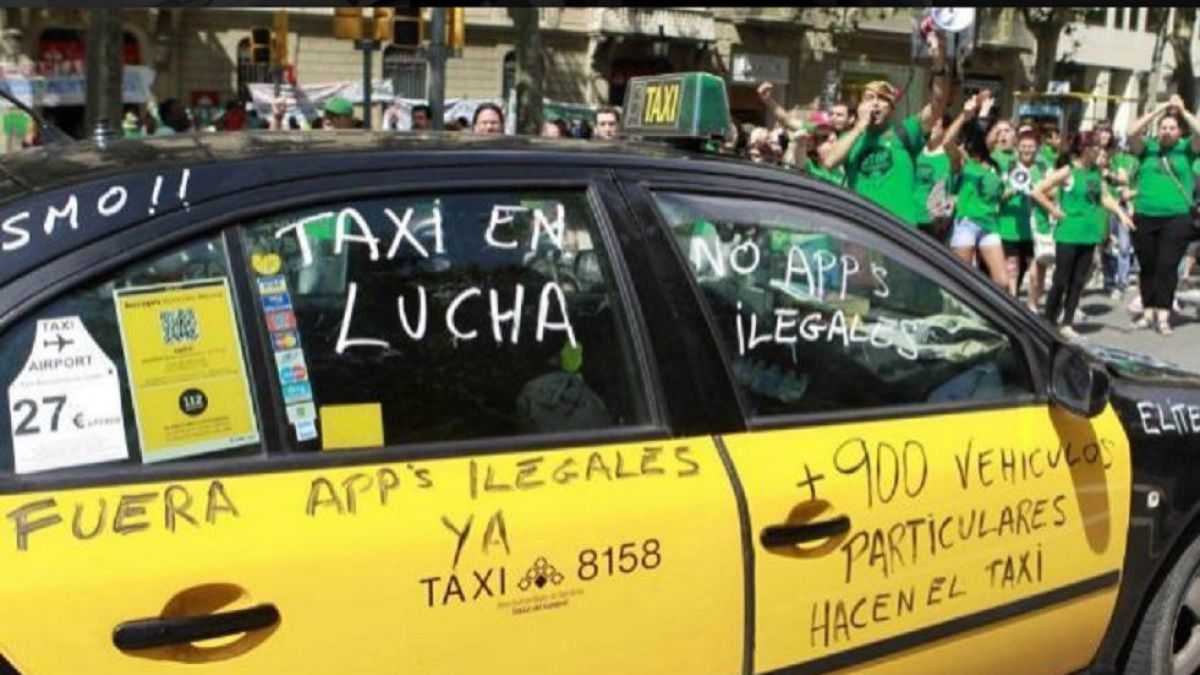 altText(Taxistas en pie de guerra por un fallo judicial en favor de un chofer de Uber)}