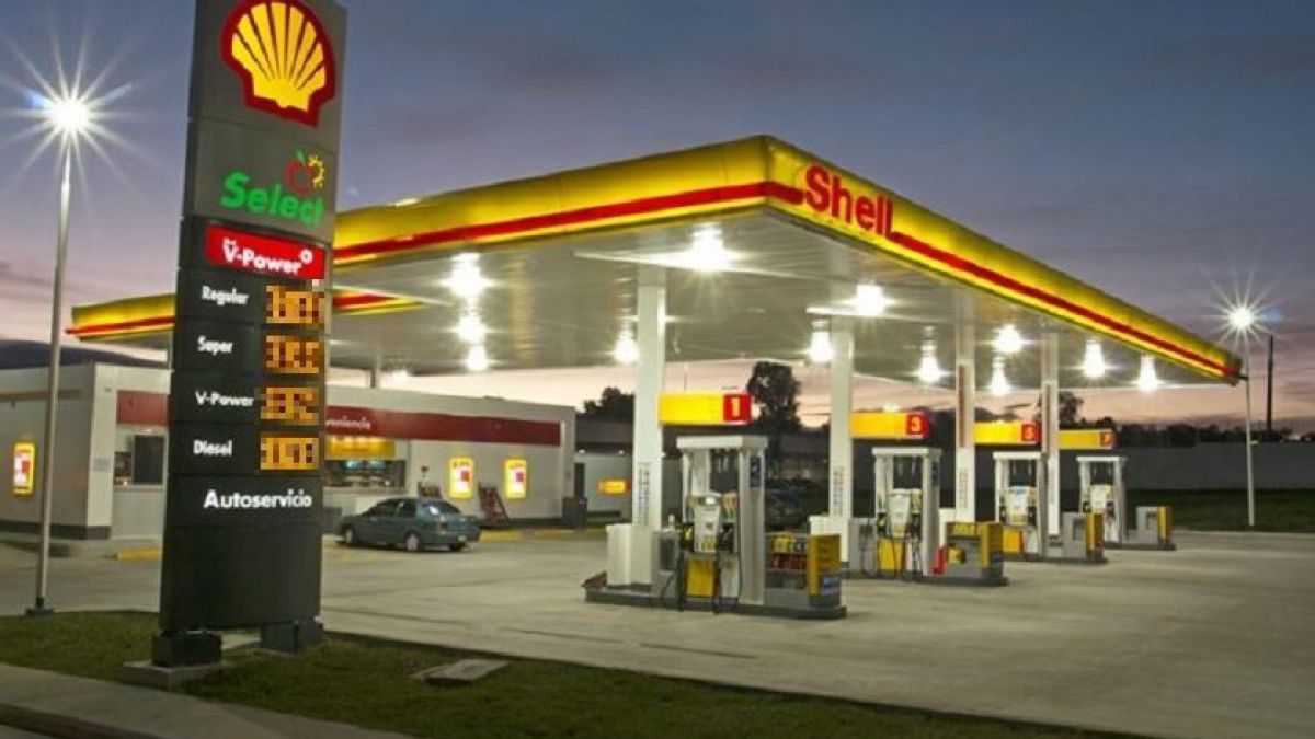 altText(El tarifazo que faltaba: Shell volvió a la carga y aumentó otra vez el precio de sus combustibles)}