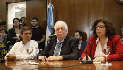 Ginés dijo que el Gobierno no obligará a vacunarse