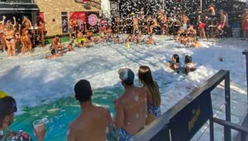 Inviables: un hotel de Carlos Paz organizó una fiesta en una pileta