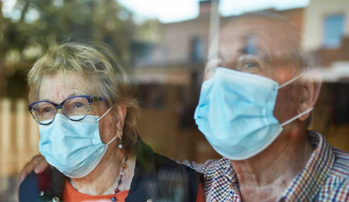 <p>La pandemia y las personas mayores, en tregua por la vacunación.</p> (Agencias)