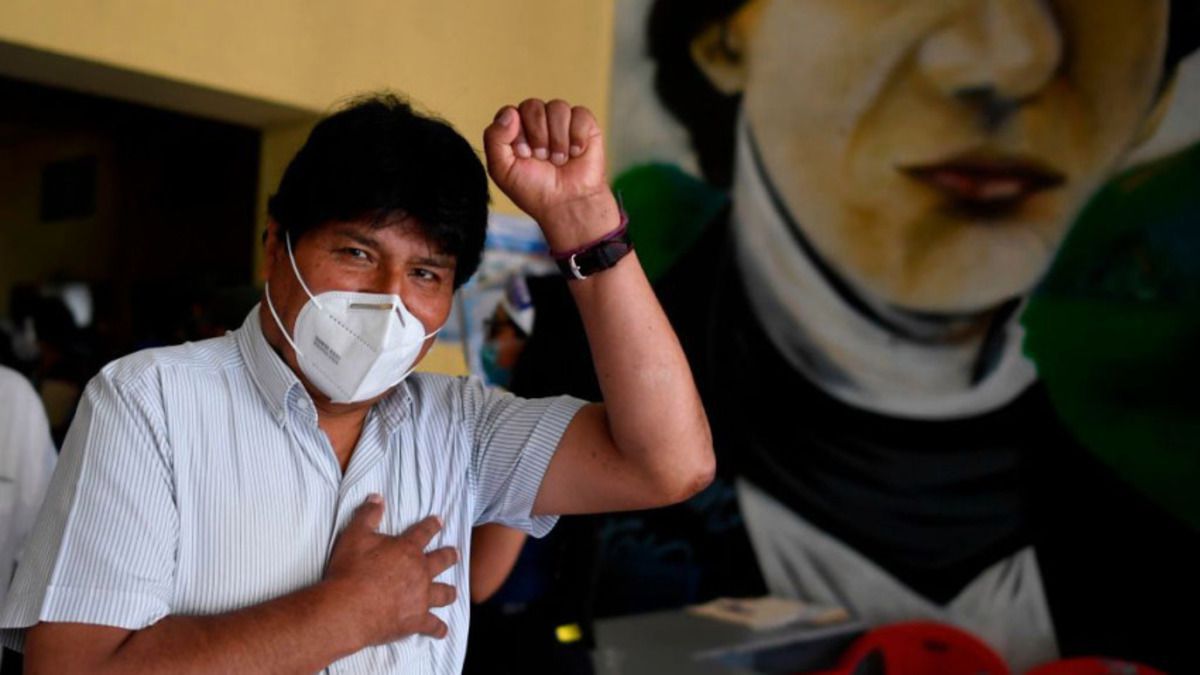 altText(Evo Morales se recupera de coronavirus mientras continúa internado)}