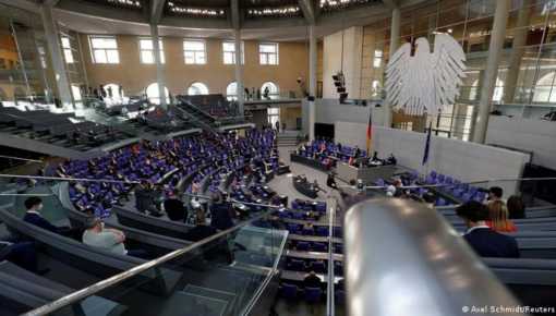 El Bundestag alemán aprueba fuertes restricciones para frenar el Covid