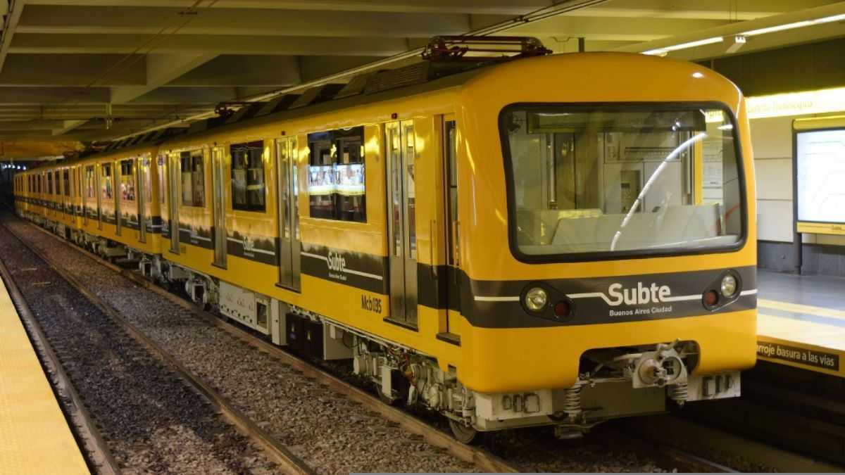 <p>El gobierno porteño no pega una con los subtes.&nbsp;</p> (Télam)