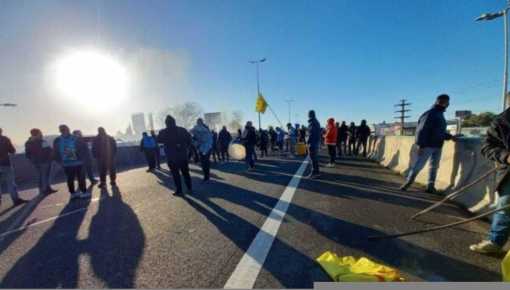 Choferes cortaron durante horas el Acceso Oeste y Puente Pueyrredón