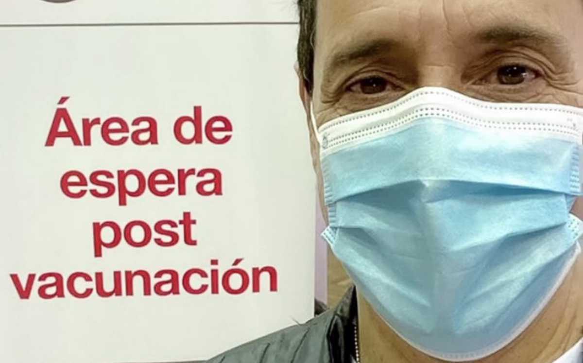 <p>Ricardo Mollo se vacunó contra el Covid.</p> (@Ar_Unida)
