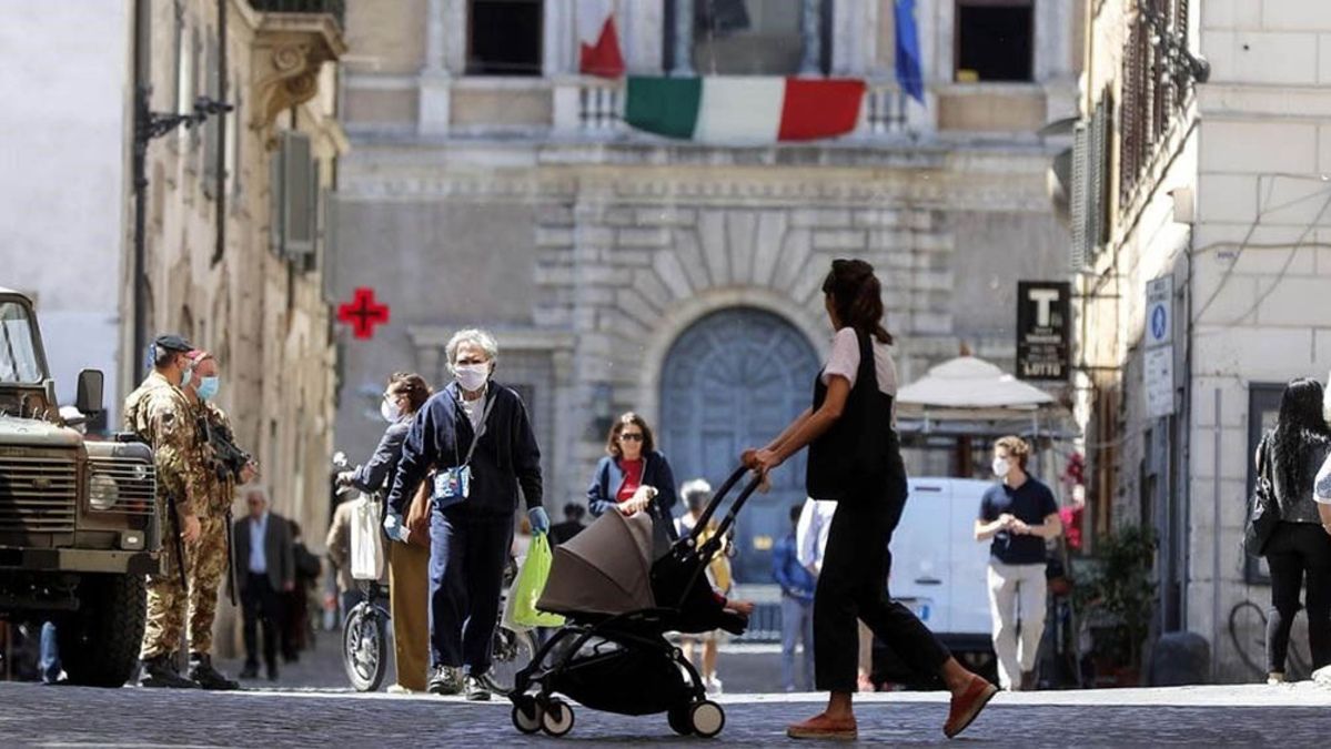 <p>Italia ya inmunizó contra el coronavirus a 17.787.354 personas, el 32,94% de la población mayor de 12 años.</p> (Télam)