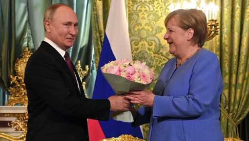 Megacumbre Merkel-Putin: flores entre acuerdos y diferencias
