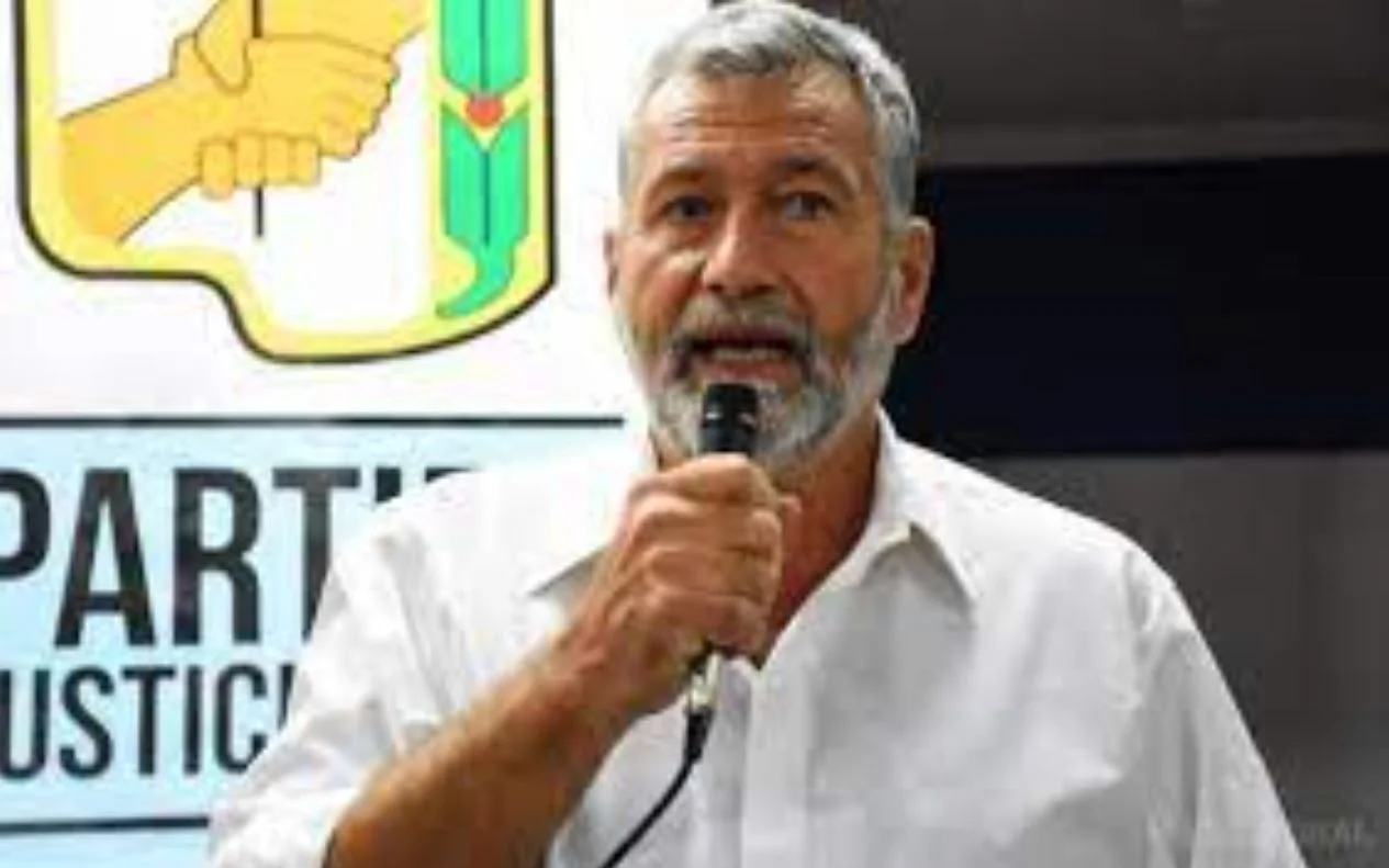 <p>Migual Arias</p>