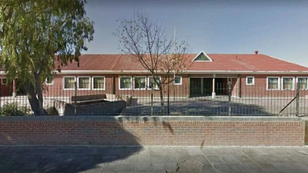 Una autoridad de mesa borracha se trenzó con la policía