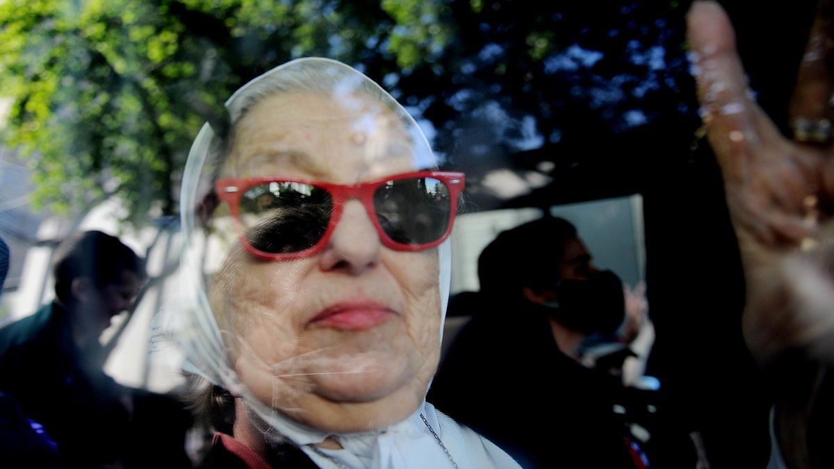  <p>Hebe de Bonafini en el Día de la Lealtad, en Plaza de Mayo</p> (Télam)