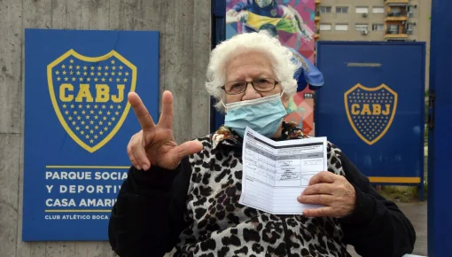 Comenzó en CABA la aplicación de tercera dosis a mayores de 50 años