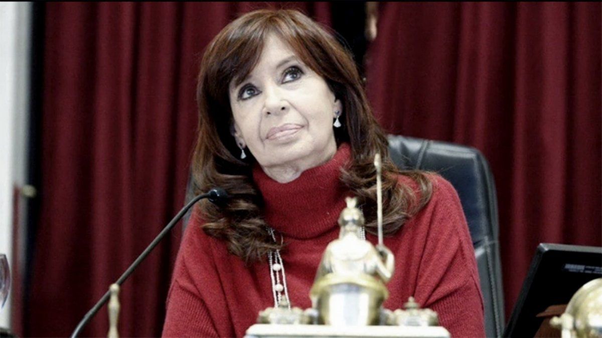  <p>Hotesur: Cristina, Máximo y Florencia piden sobreseimiento</p> (Télam)