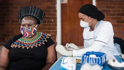 Ritmo peligroso: África vacunaría al 70% de la población recién en 2024