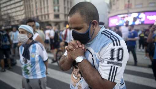 Condenaron al hombre que se hizo una selfie con Diego en el ataúd