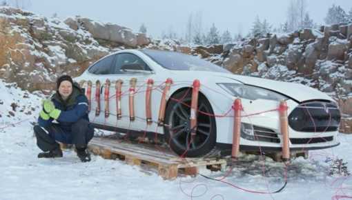 Dinamitó su Tesla porque le salía muy caro el arreglo
