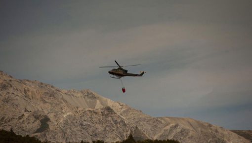 altText(Cayó un helicóptero hidrante y murieron sus dos ocupantes en Aluminé)}
