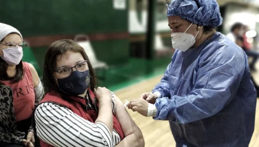 El Gobierno bonaerense envió más de 400 mil turnos para dosis de refuerzo