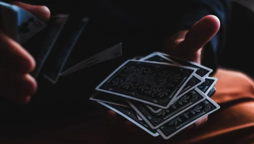 Blackjack versus póker: la batalla final