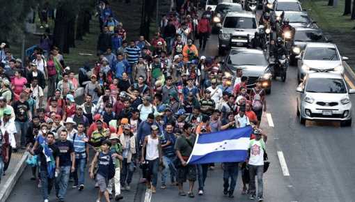 Una nueva caravana de migrantes hondureños viaja hacia EEUU