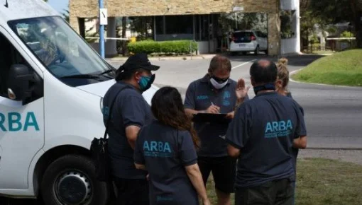 Encuentran edificios y casas de lujo declaradas como baldíos en Cariló y Pinamar