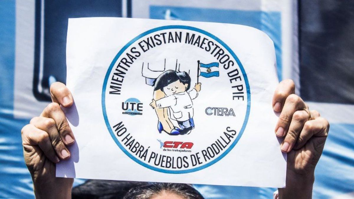 altText(Docentes contra Acuña: “Es lo que piensa la derecha en Argentina de los jóvenes”)}