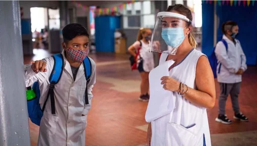 La vuelta a clases sería con el calendario de vacunación completa
