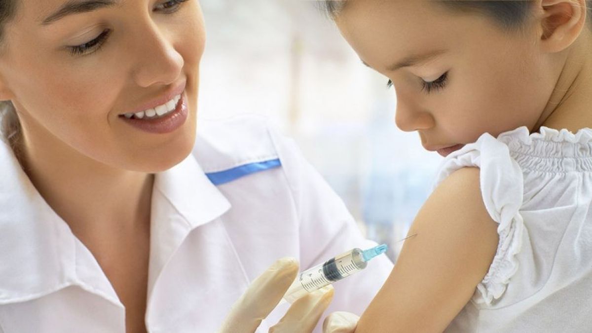 altText(El Garrahan insta a pediatras a prescribir la vacuna contra el Covid)}