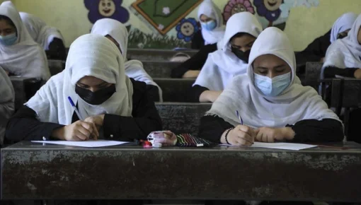 Talibanes prometieron progresismo pero prohíben a adolescentes afganas estudiar