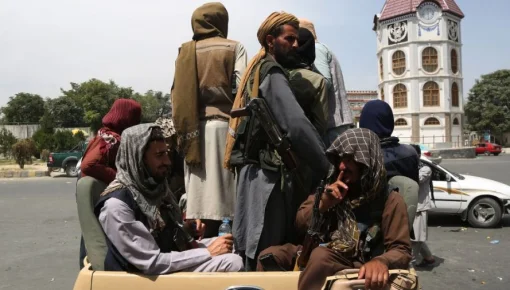 Hombres por un lado y mujeres por el otro, tras orden de talibanes