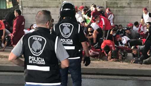 Más de 250 barras de River detenidos antes del partido con Argentinos Juniors