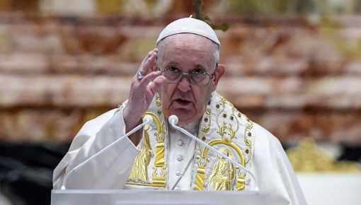 altText(No pare de rezar: el Papa Francisco proclamó ¡diez santos y santas más!)}