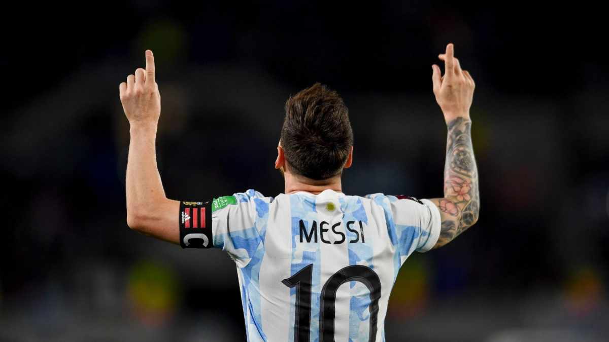 Lionel Messi festeja un gol que le hizo al seleccionado de Uruguay por las Eliminatorias del Mundial de Qatar 2022. Foto: Mauro Alfieri.