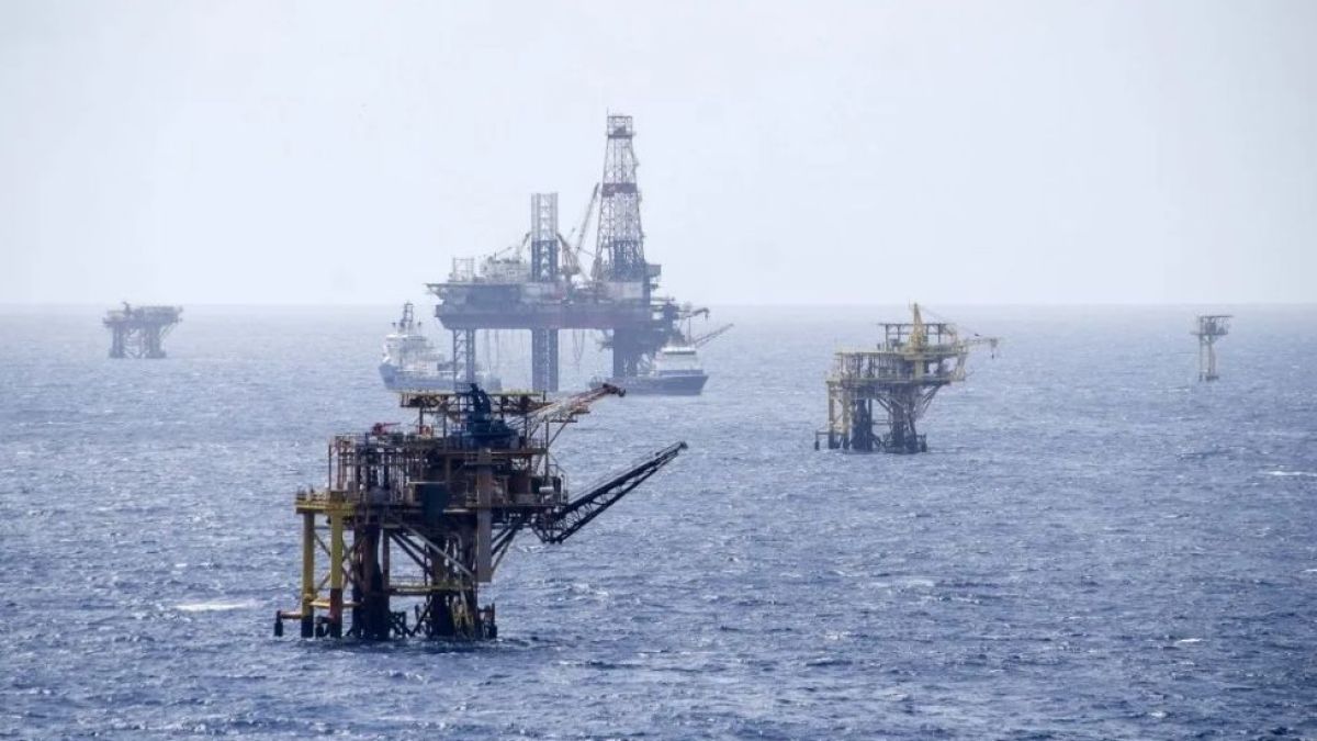 altText(Fuga de gas metano de una offshore como las que el Gobierno pretende instalar en Mar del Plata)}