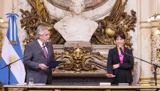 Fernández tomó juramento a Marcó del Pont