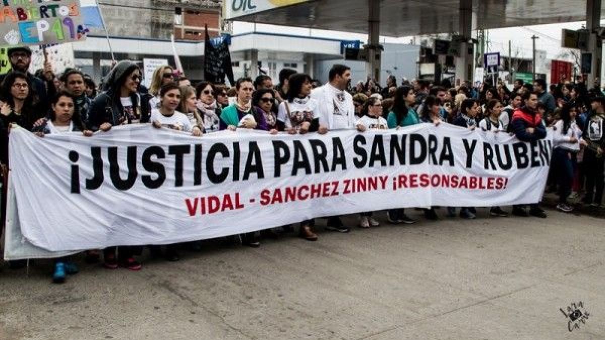 Docentes y estudiantes marcharon a 4 años de las muertes de Sandra y Rubén