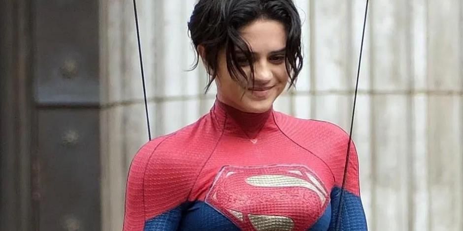 Sasha Calle en la filmación de Supergirl (redes)