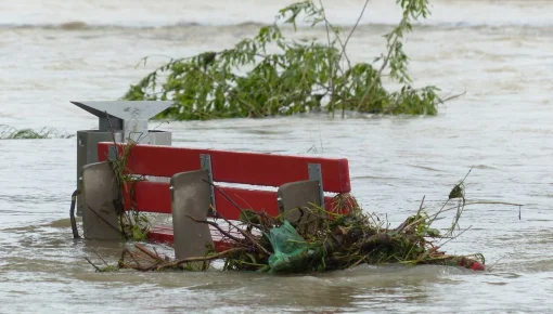 Niñeces, el sector más vulnerable en las inundaciones que sufre Pakistán