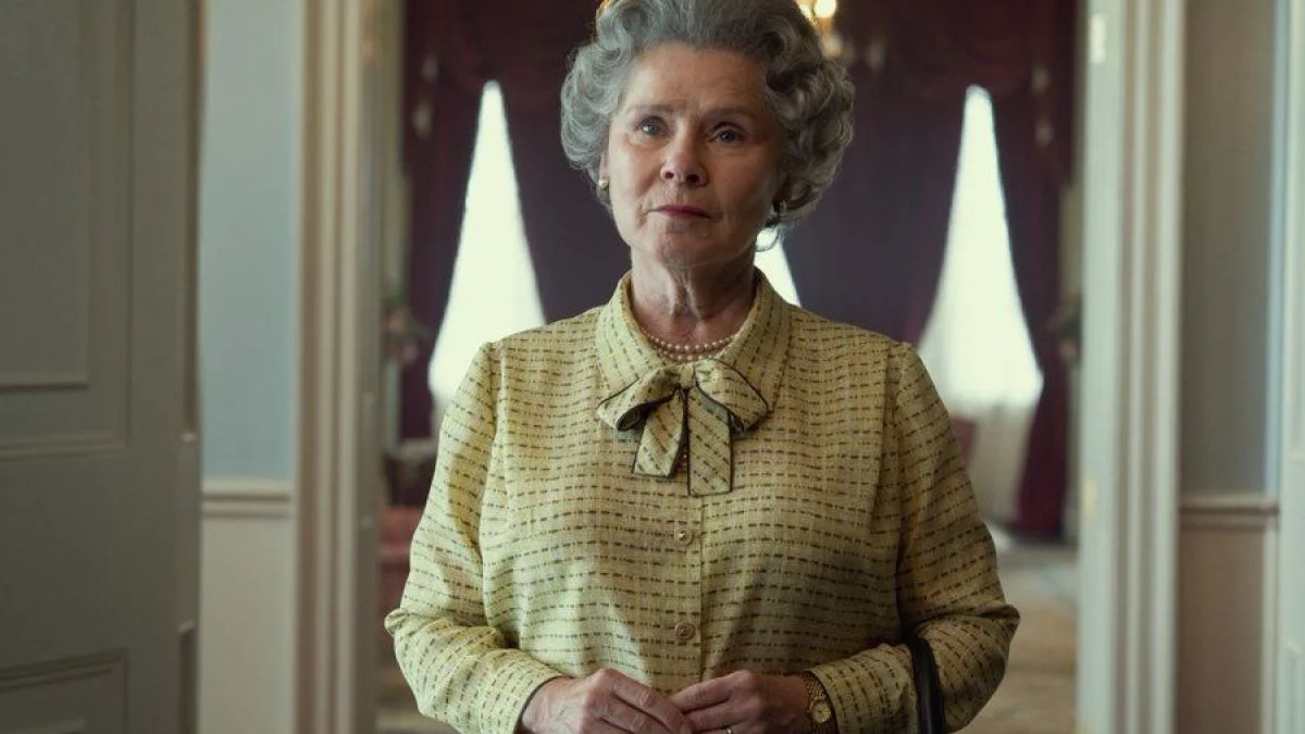 Imelda Staunton como la reina Isabel II