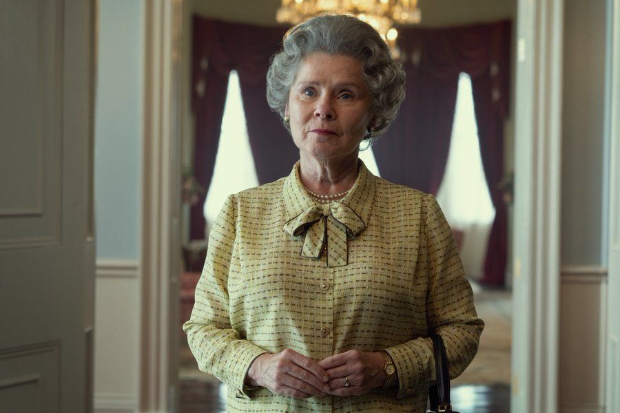 Imelda Staunton como la reina Isabel II