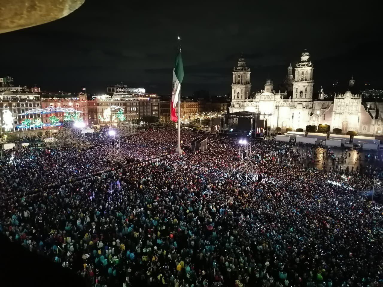 Masiva concurrencia para los festejos en la plaza de la capital.