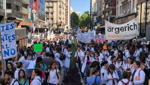 Médicxs residentes realizaron paro de 24 hs en reclamo de recomposición salarial
