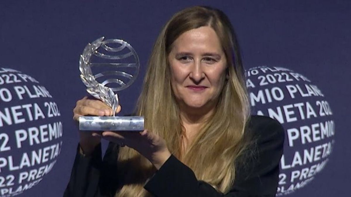altText(La española Luz Gabás ganó el Premio Planeta de Novela 2022)}